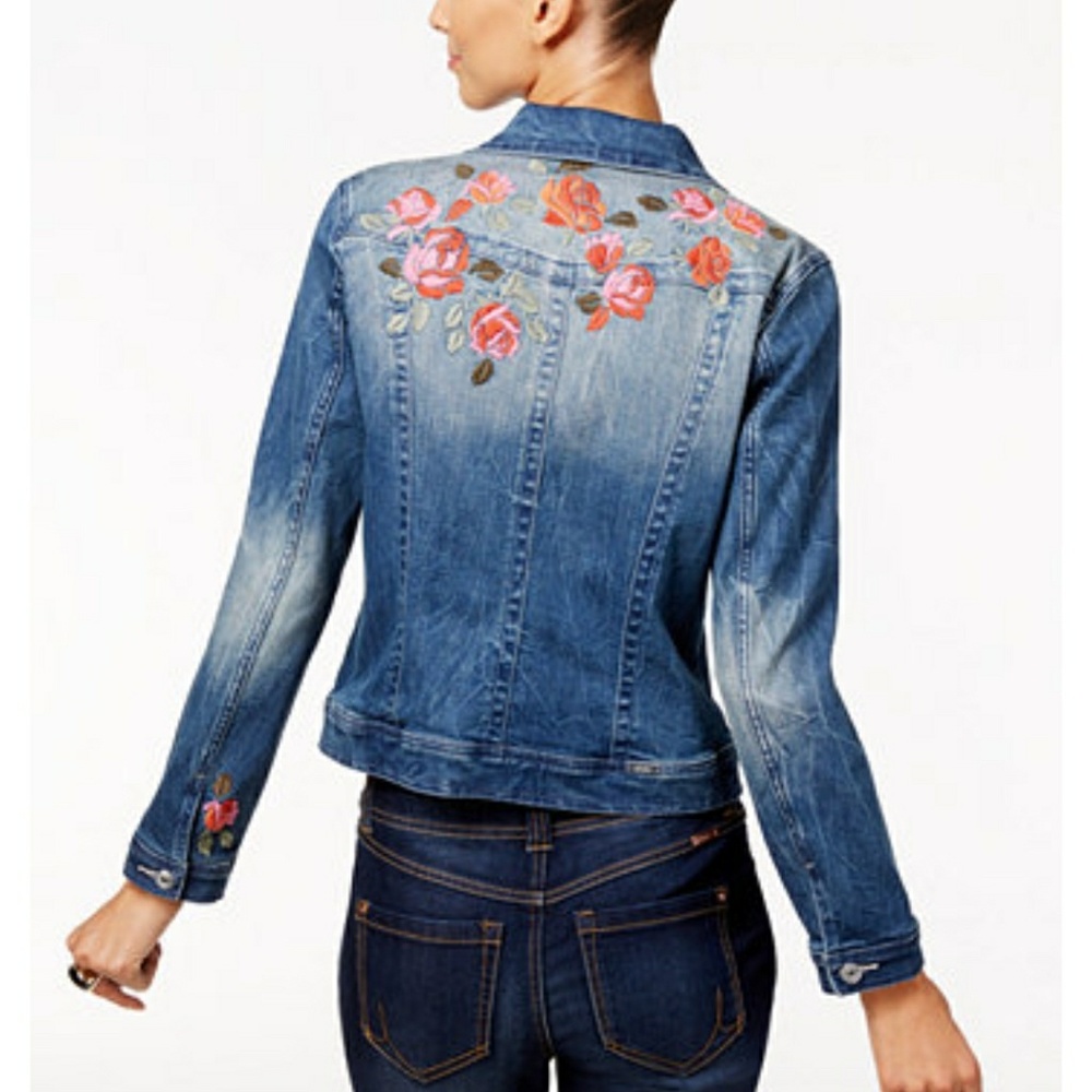 Rose denim jacket🌹